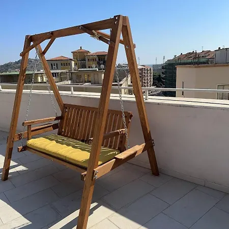 Attico Via Della Pineta 5 Minuti Dal Mare Appartement *
